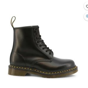 DOC MARTINS BLACK LEATHER  SIZE 6 WOMENS  NEW IN BOX